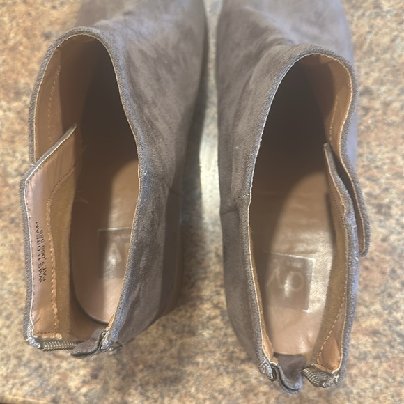 Dolce Vita Asymmetrical Ankle Bootie Size 11 Gray Back Zipper Closure Almond Toe - Picture 11 of 16